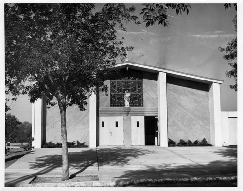 Upland Photograph Church; St. Joseph's Catholic Church / Bob Baumann