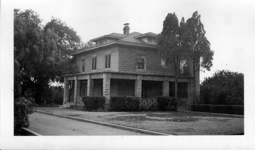 Upland Photograph Houses; Lonnie Blanton home / Lonnie Blanton