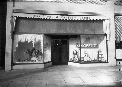 Upland Photograph Business; Exterior view of the window decorated for Christmas of the E. H. Haury & Co. Dry Goods and Variety Store / Edna Swan