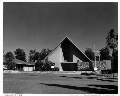 Upland Photograph Church; First Presbyterian Church / Bob Baumann