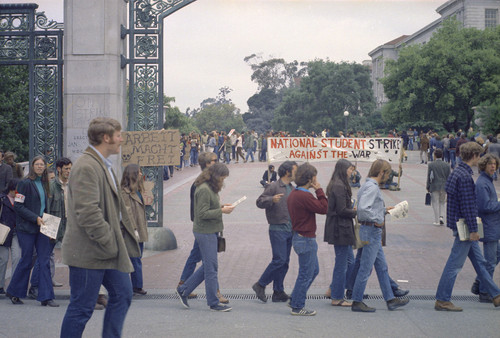 Strikers at Sather Gate, University of California Berkeley