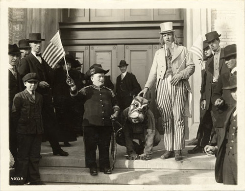 [Actors from Toyland exhibit at the Panama-Pacific International Exposition posing outside of Civic Auditorium]