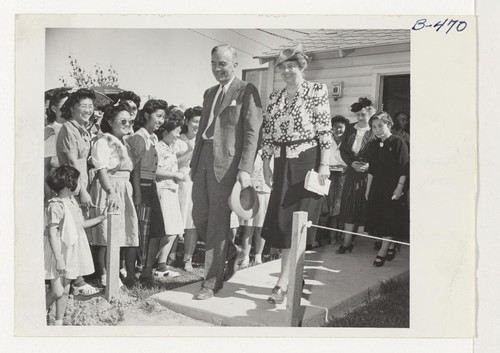 Mrs. Eleanor Roosevelt, accompanied by Dillon Myer, National Director of the War Relocation Authority, visit the Gila Relocation Center, where they were greeted by crowds of enthusiastic evacuees. Photographer: Stewart, Francis Rivers, Arizona