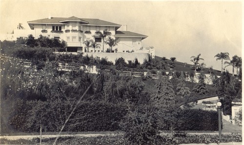 Well proportioned house and good planting, Hollywood
