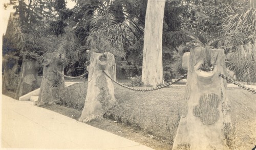 Imitation stumps of cement, Los Angeles