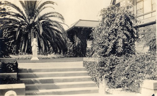 Bothin, Santa Barbara--statue backed by palm