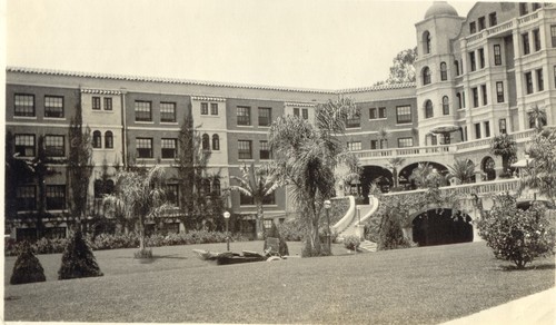 Sunken drive, Hotel Arlington, Santa Barbara