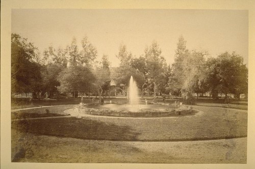 [Garden and fountain of "Fair Oaks" residence of Thomas H. Selby. ?]