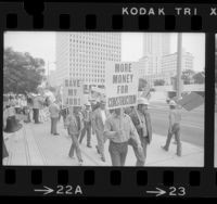 Construction workers and tradesmen picketing for federal government intervention in construction industry, Los Angeles, Calif., 1974
