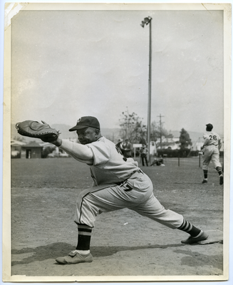 Oakland Larks pitcher Ira Wells