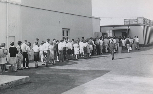 Registration lines, Campbell campus