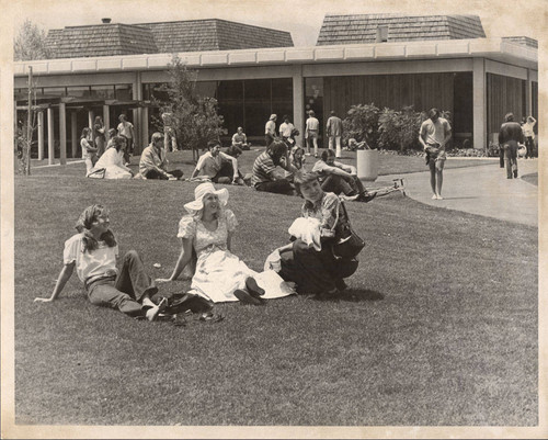 Students on Campus Center lawn