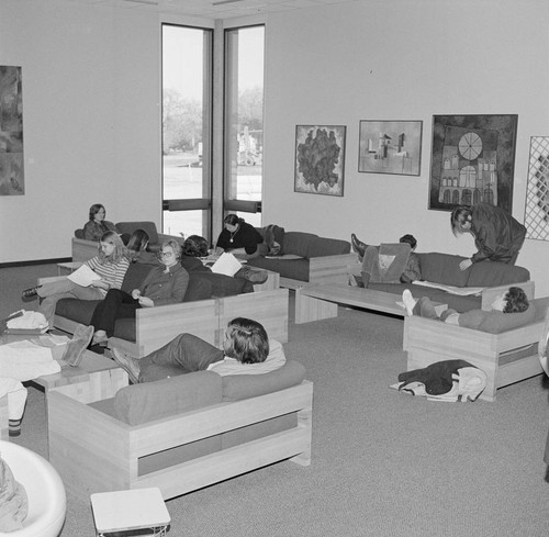 Campus Center gallery lounge