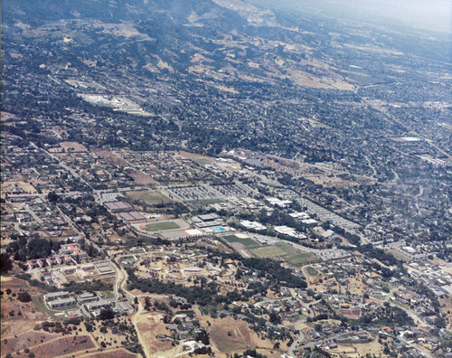 Aerial photograph of West Valley College in Saratoga, California