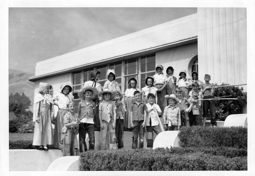 Lou Henry Hoover school children