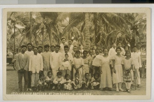 Photographic postcard of group baptized at Zamboangita, May 1924