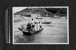 Campers in boat, Fuzhou, Fujian, China, ca.1915-1920