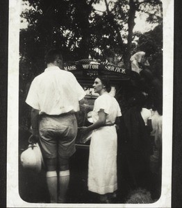 March 1936. Arrival in Chombala with the lady teachers. The things are being taken off the bus. Dr Melzer seen from behind, and Hanna Uber from the side