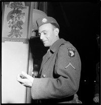 [US soldiers (101st Airborne) on leave in Nice, in the United States Riviera Rest Area (USRRA).] [Misidentified in logbooks as part of: Ordonnance Reims series.]