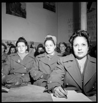 [MALM. Class Colman: French women in uniform in class]