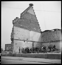 [Ostheim: group of children at ruined building site]