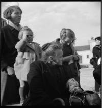 Mouchy: May 25 Features. Three generations [Refugees. Soldiers. Mouchy le Chatel, France]