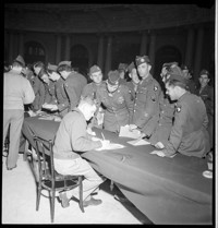 [US soldiers (101st Airborne) on leave in Nice, in the United States Riviera Rest Area (USRRA).] [Misidentified in logbooks as part of: Ordonnance Reims series.]