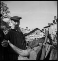 Market. Peasant and boeuf [Man with cattle]