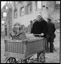 [Miscellaneous (Ammerschwihr?): "peasant" woman "returning", withn hand cart containing barrel]