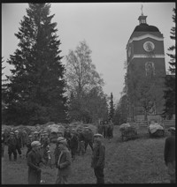 Carts on road [Men with straw filled carts. Jaakkima church]