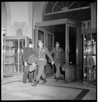 [US soldiers (101st Airborne) on leave in Nice, in the United States Riviera Rest Area (USRRA).] [Misidentified in logbooks as part of: Ordonnance Reims series.]