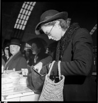 Reims: [at the market with Mrs. Schneiter]