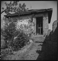 [Small house with bomb damage, Ammerschwihr]