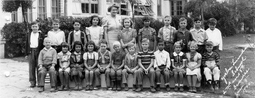 2nd and 5th grades, Yorba Linda Grammar School, Jan. 1940