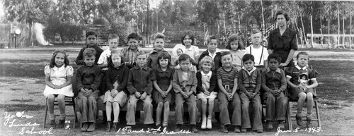 1st and 2nd grades, Yorba Linda Grammar School, Jan. 1943