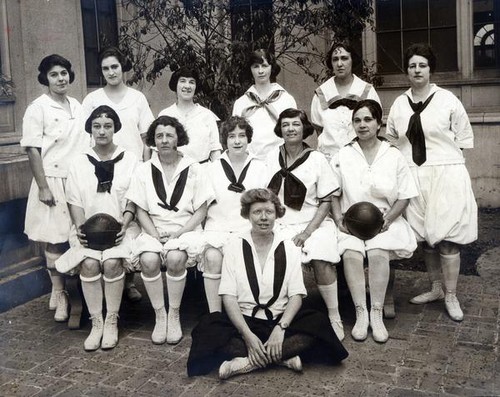 Women athletes posing for a team picture