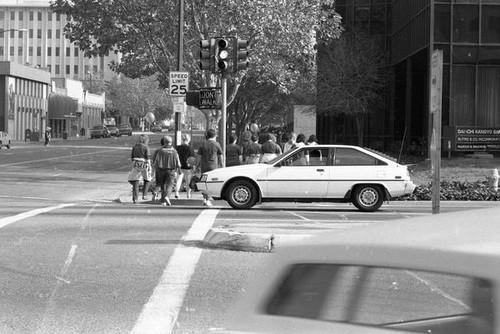 Women participating in the 1986 y-Walk