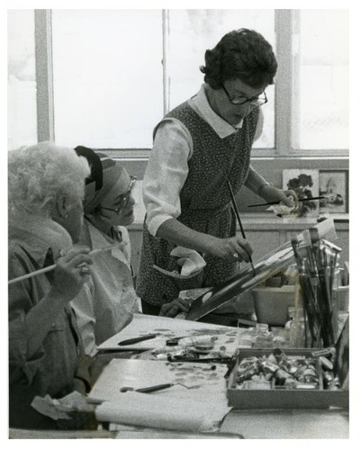 Women in an art class