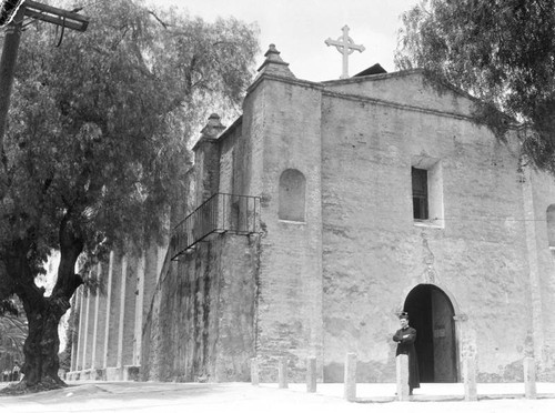 Mission San Gabriel Arcangel, western view
