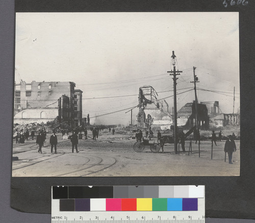 [Street scene, foot of Market St. at Ferry Building.]