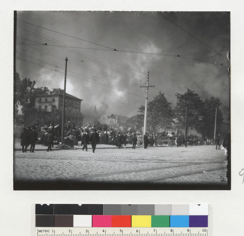 [Refugee crowd duirng fire. From Mission St. near Twelfth St.? Church of the Advent in distance, center.]