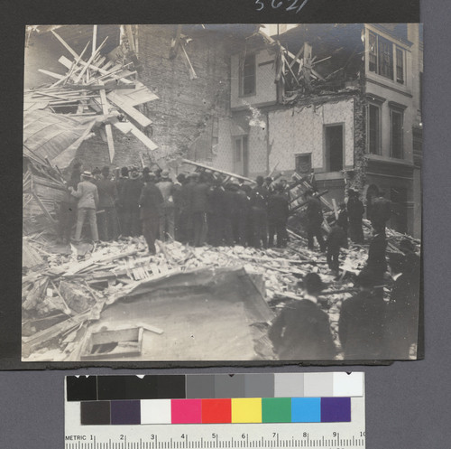 [Rescuers gathered at Wilcox House (rooming house), Second and Jessie Sts.]