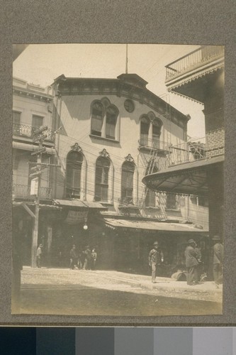 [Street scene, Chinatown. Grand Chinese Theatre.]