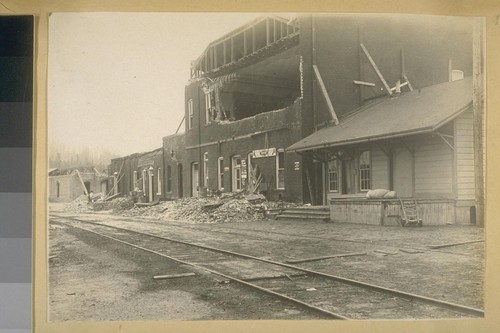 [Earthquake damage to brick buildings.]