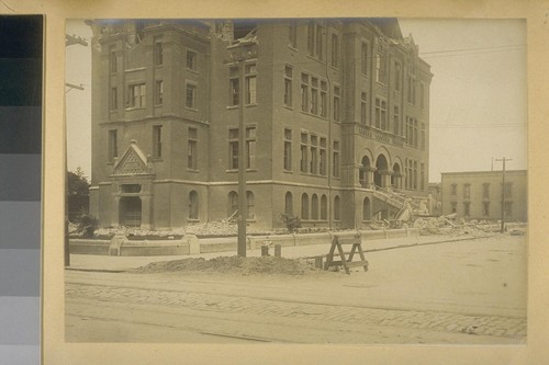 [Earthquake damage to brick buildings.]