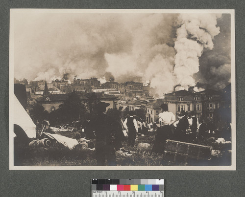 [Crowd at Lafayette Park watch fire consuming Nob Hill.]
