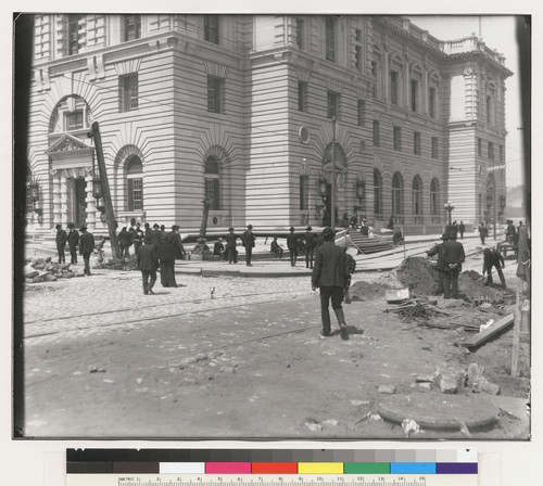 [Street scene at U.S. Post Office, Mission and Seventh Sts.]