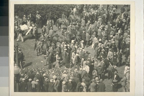 Part of throng that gathered for Mooney trial. San Francisco, California. Thomas J. Mooney was convicted of murder in connection