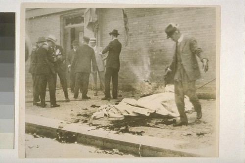 [Bomb explosion site. Corner of Steuart and Market Streets, San Francisco. During Preparedness Day Parade, July 22, 1916.] [Cropped duplicate of No. 02829.]