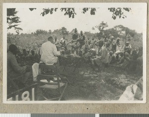 Service prior to medical surgery, Eastern province, Kenya, ca.1949